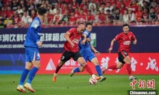 包含北京国安客场战胜江苏苏宁，登顶积分榜的词条