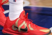 包含美鹰重回停赛，七队复训，NBA推迟被打乱的词条