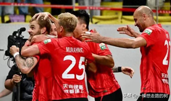 上港主场演绎惊天逆转！力克对手，喜笑颜开的简单介绍