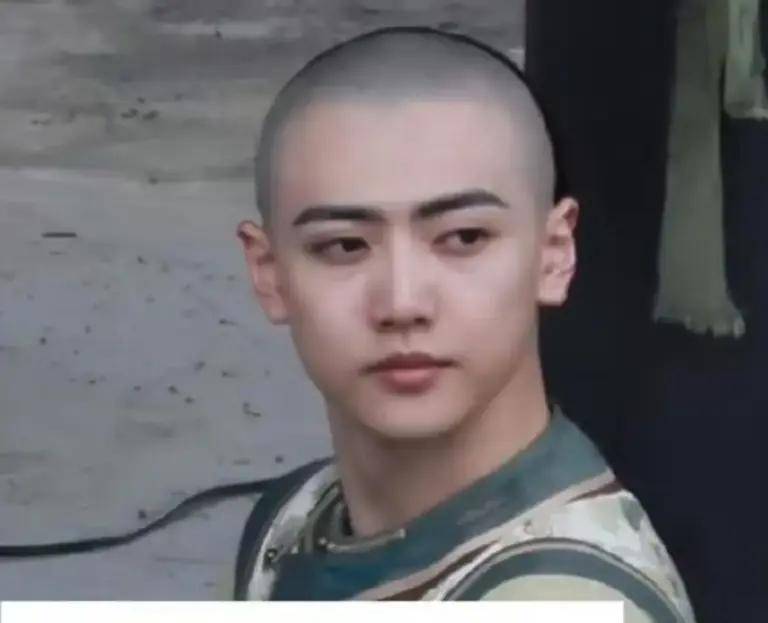 TheShy重返赛场，败北首场状态出色，热火观众沸腾！